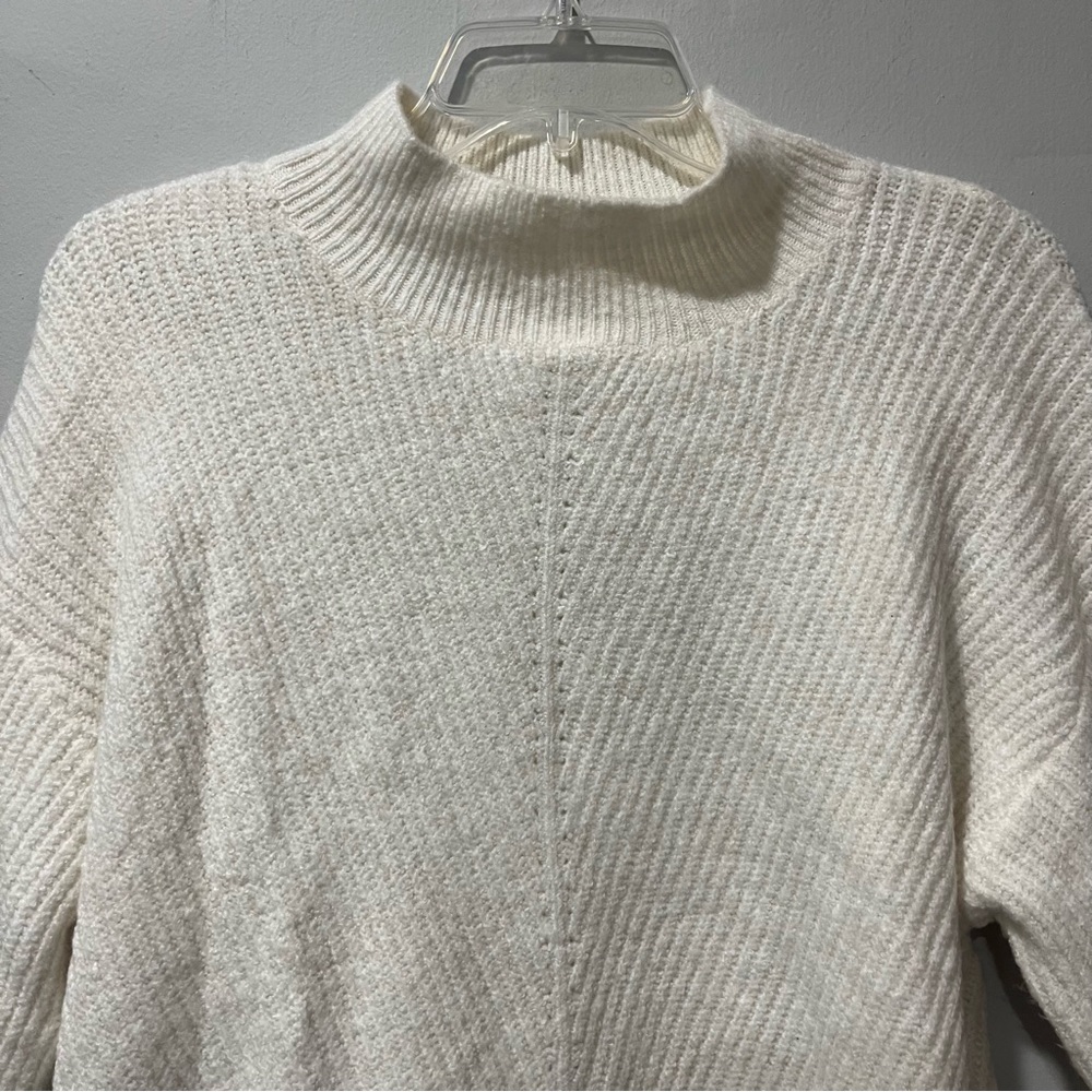 Amaryllis Cream Medium Turtleneck Balloon Long Sleeve Soft - Picture 4 of 8
